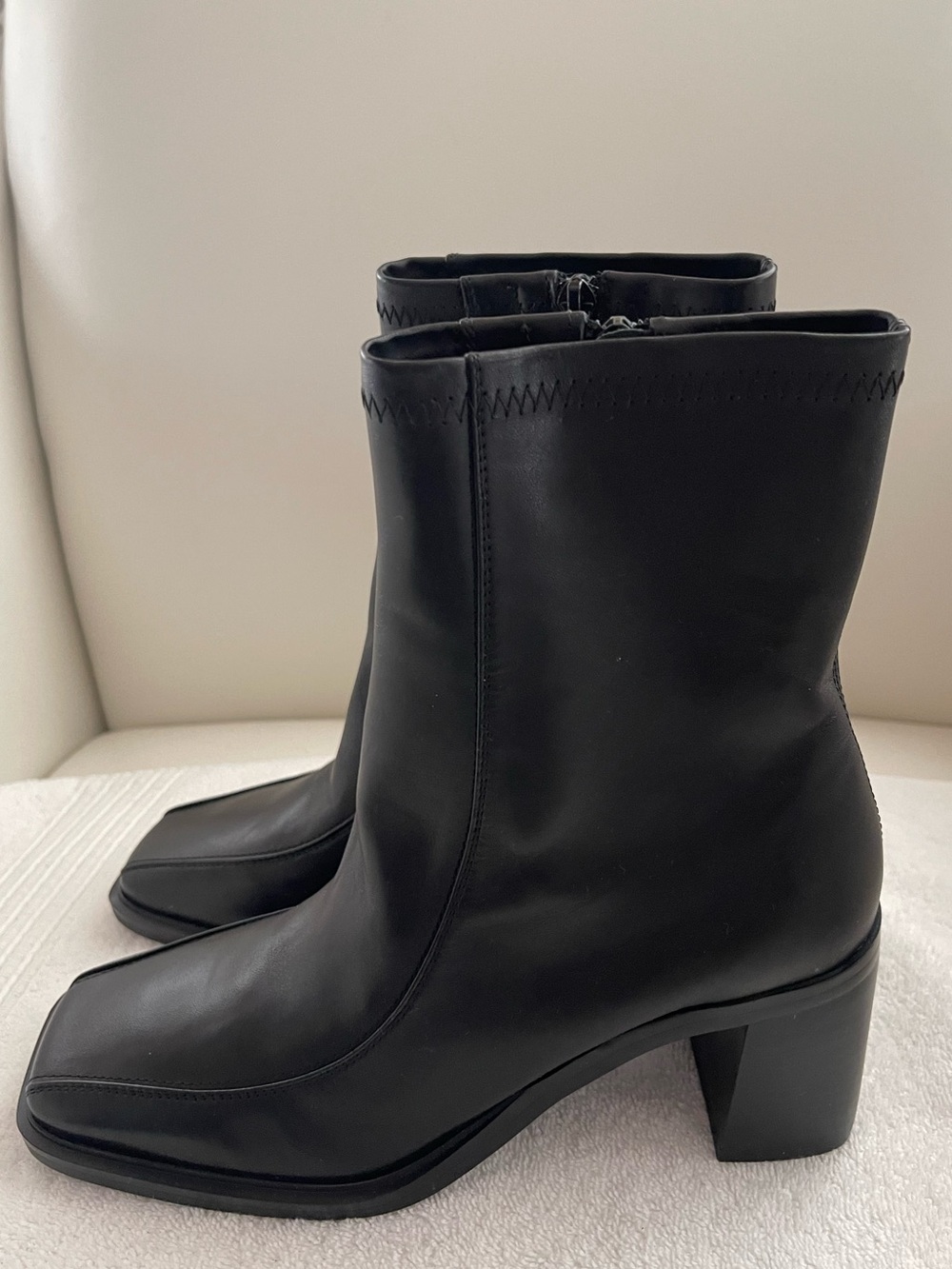 NEW TONY BIANCO Dusty ankle boots